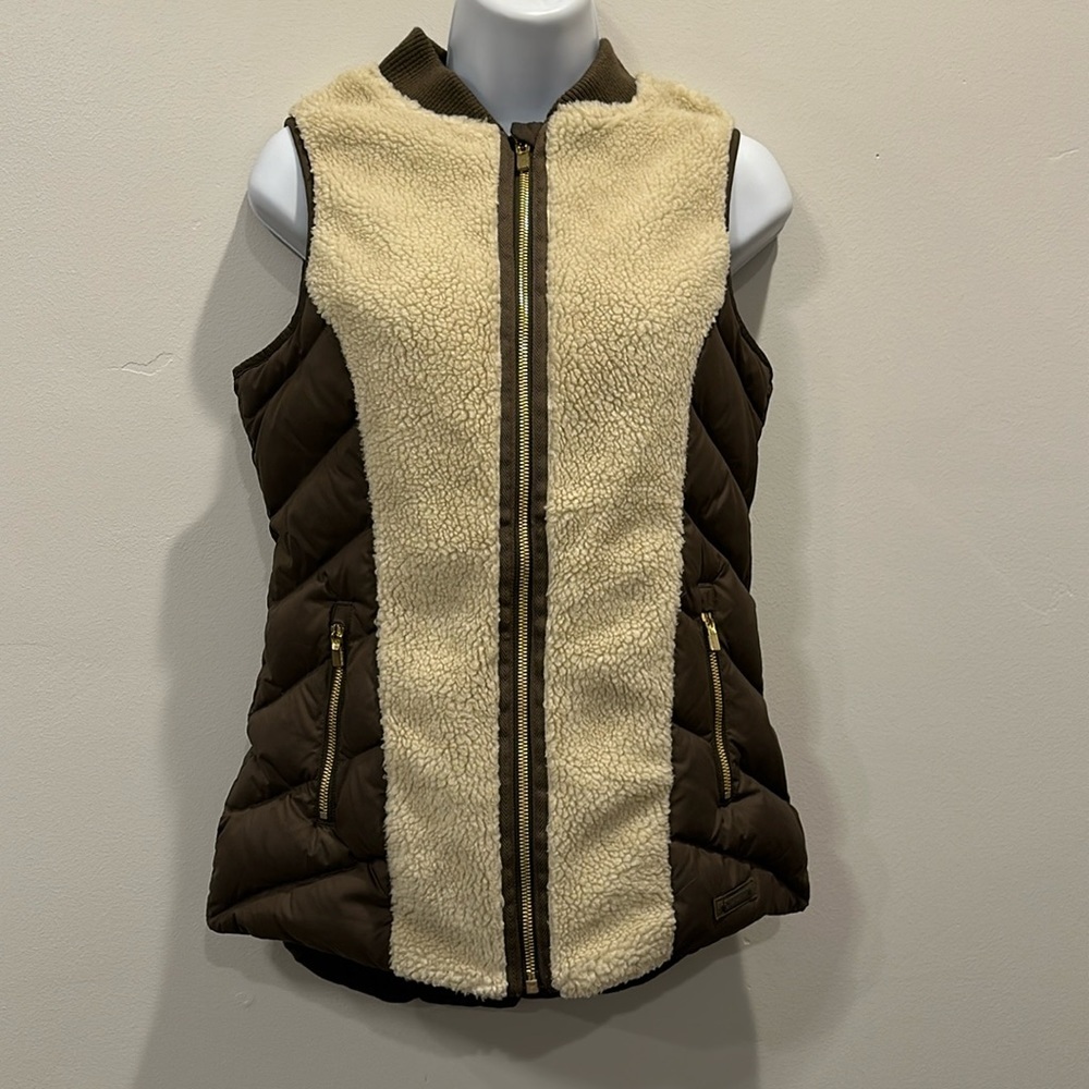 Athleta Women’s Fuzzy Vest Size XS Olive and cream